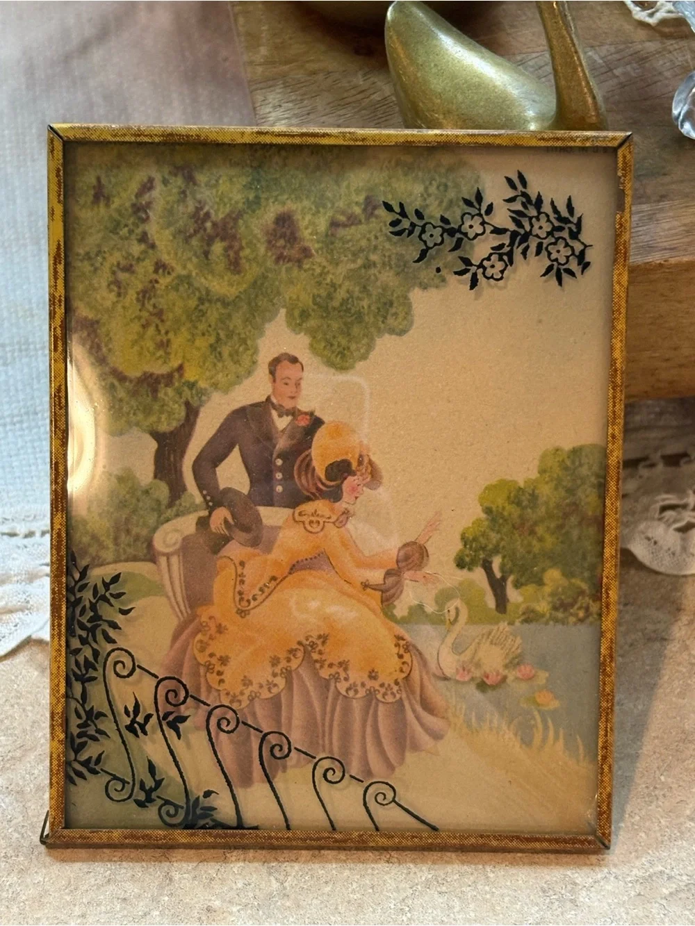 Vintage Pair Reverse Painted Bubble Glass Victorian Couple Brass Wall Pictures